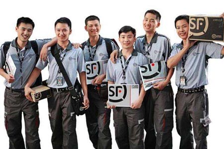 企業的定做工作服款式到底要不要經常更換？