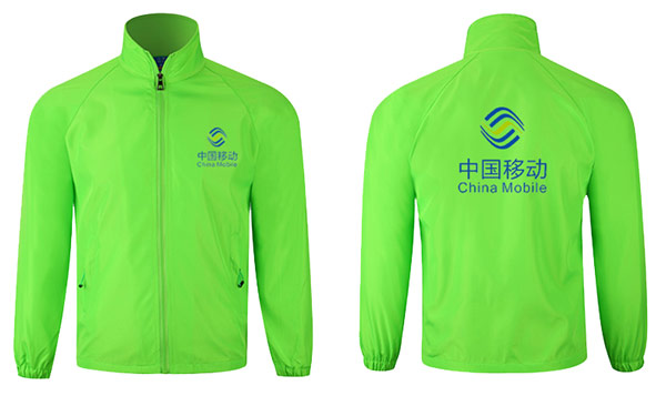 插肩袖男士風衣定制背后及LOGO印制款式效果圖