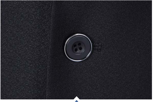 一粒扣青果領(lǐng)商務(wù)西裝定制鈕扣細節(jié)特寫圖