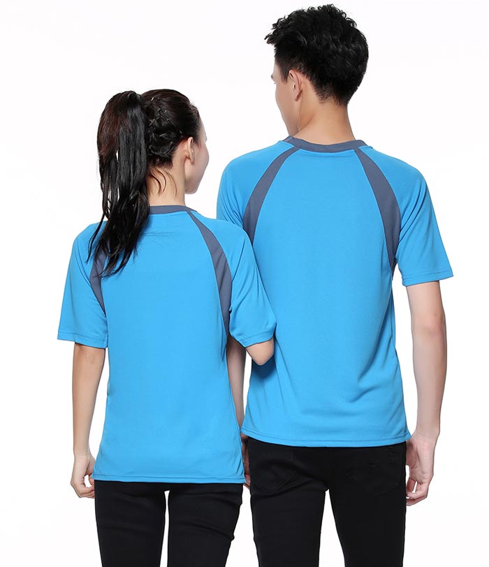 湖藍色圓領(lǐng)短袖速干衣T恤定做款式模特展示圖